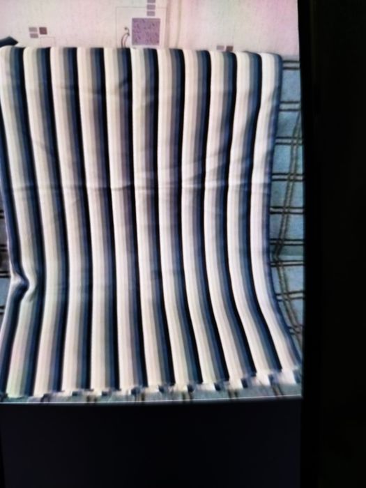 Отрезы ткани разных размеров и текстур