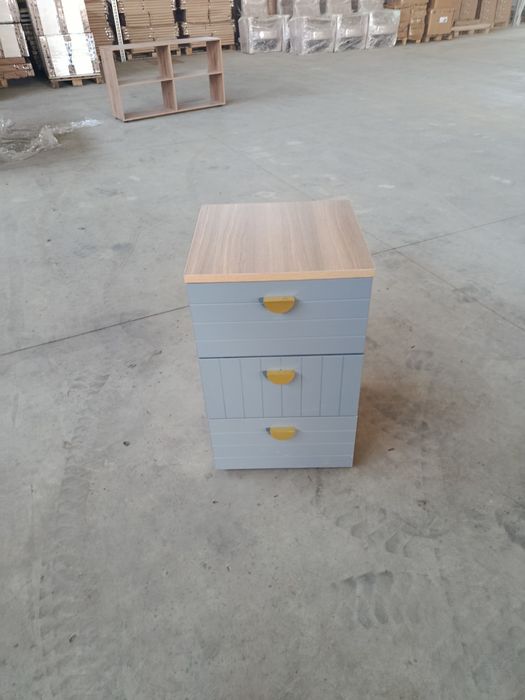 Продам тумбу с 3 ящиками