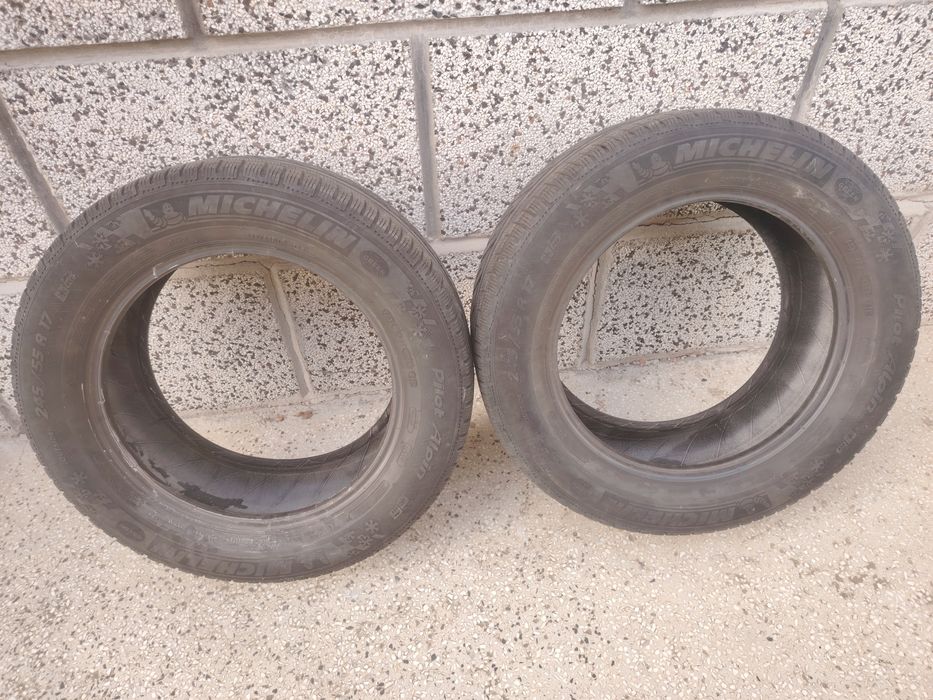 Продавам 2 броя зимни гуми Michelin с размери 245/55/17 за автомобил.