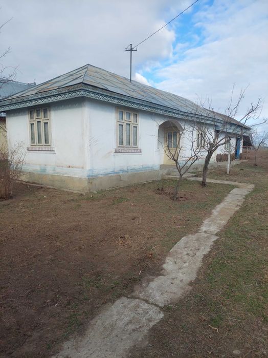 Teren intravilan cu casă