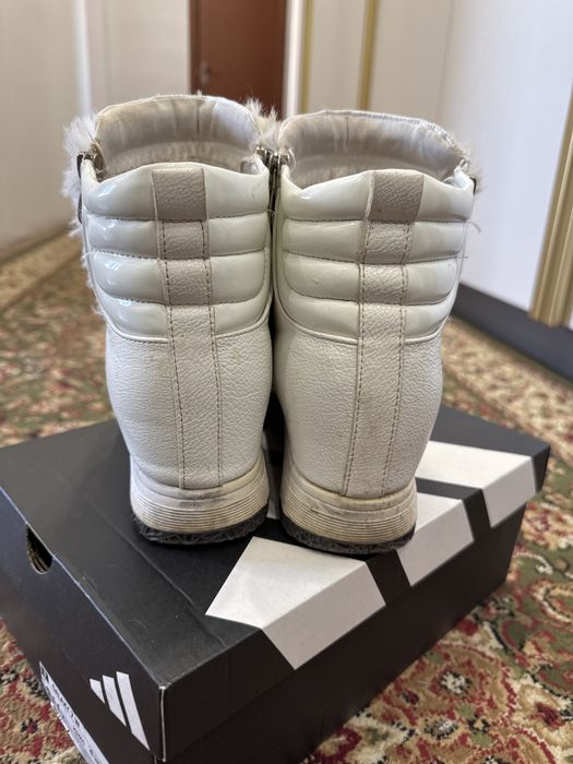 Продам белые сапошки скала каблук