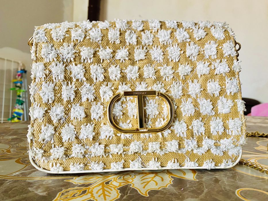 Продавам дамска чанта !!