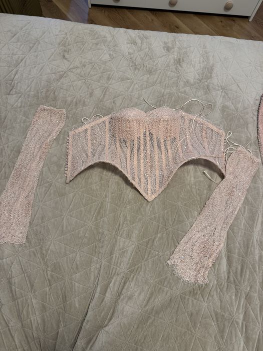 Corset, maneci si fusta datela pietricele