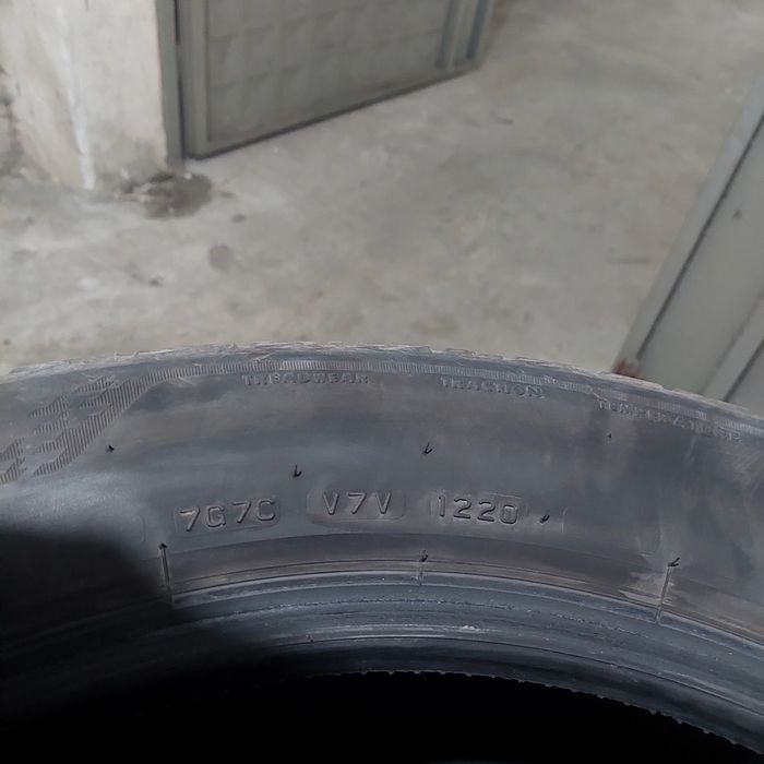 Гуми Bridgestone 235/55/18 100V