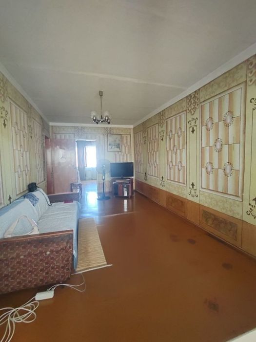 Продаётся 4-х комнатная квартира.  Буз-2. Тараканчик