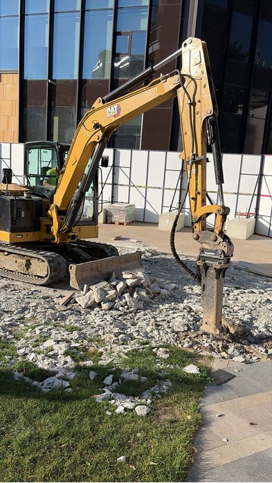 Excavator catelpilar