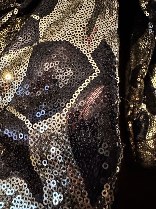 Rochie mini cu paiete negre si aurii