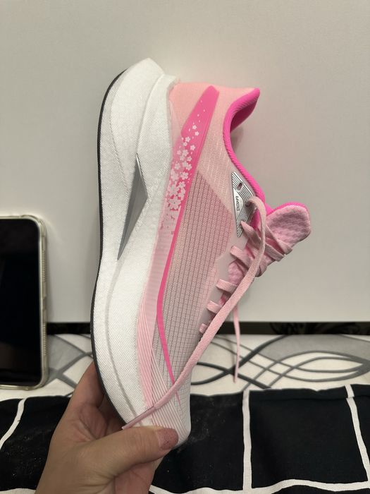 Продам беговые кроссовки Li-Ning