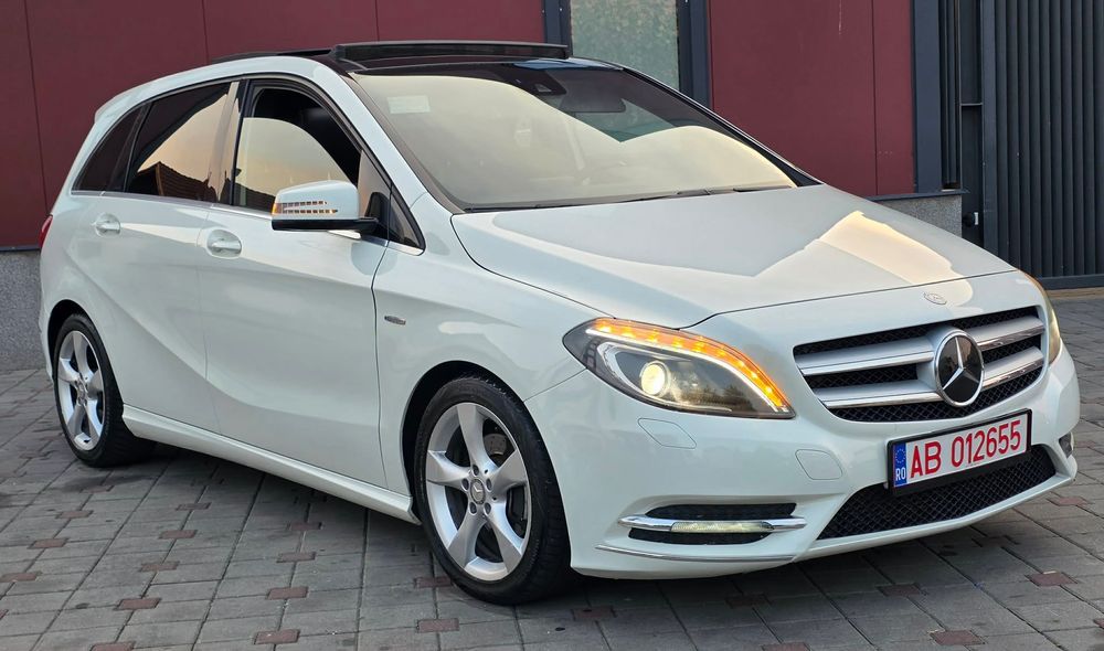 Mercedes-Benz B 180