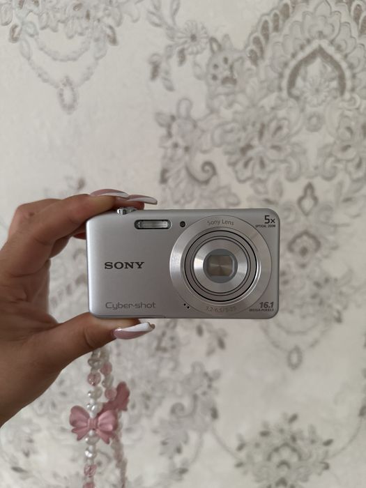 Sony Cyber-shot DSC-W710