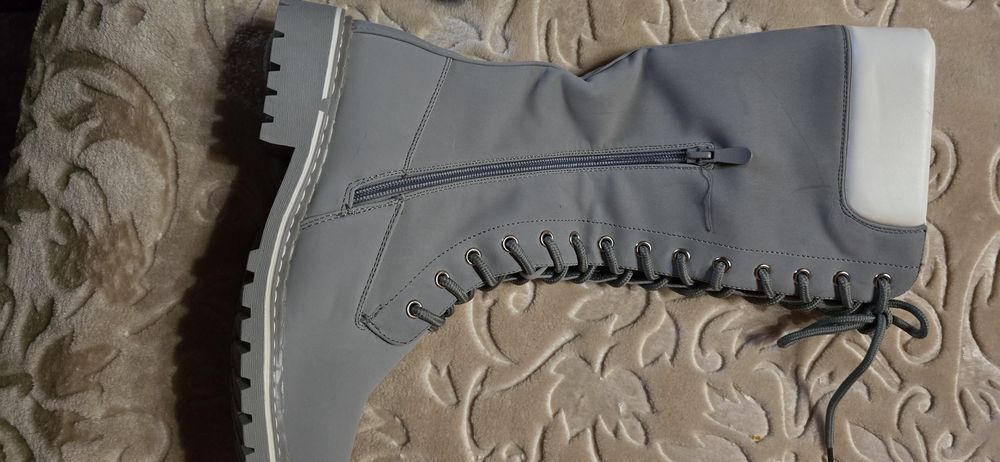 Нови ботуши от вътре  с вълна .