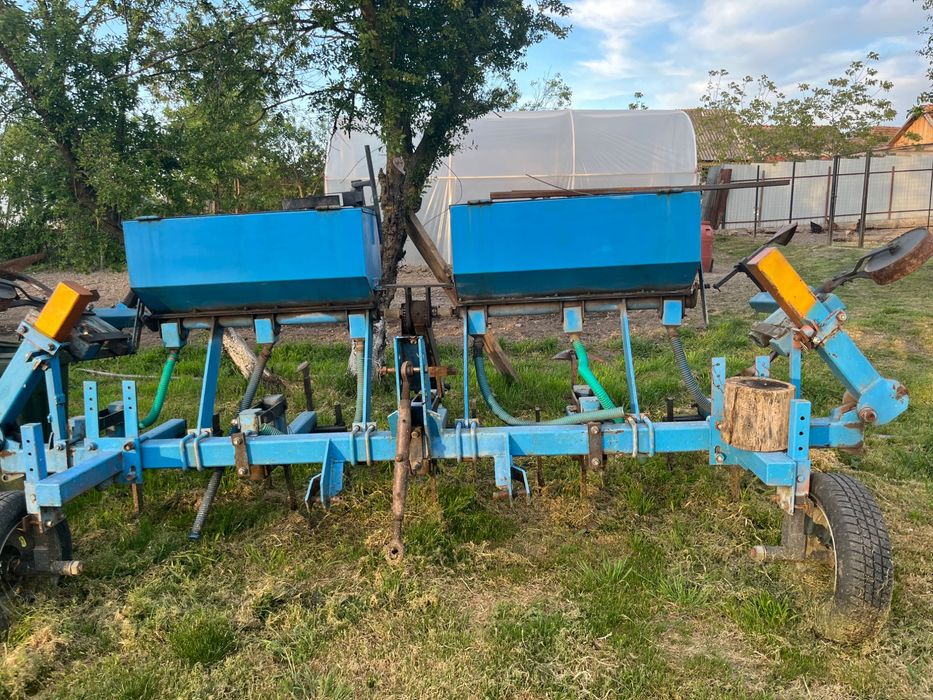 Vând prășitoare pe 6 rânduri cu fertilizare și distribuitor de azot