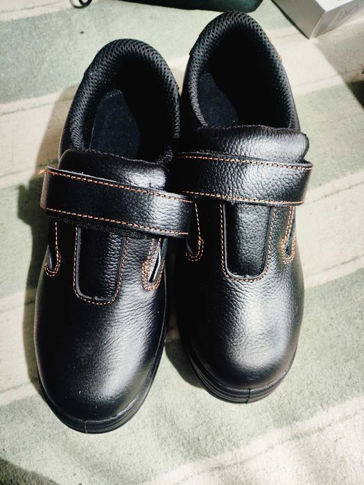 Рабочая обувь с защитной вставкой