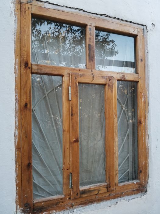 Дераза ойнаси билан сотилади