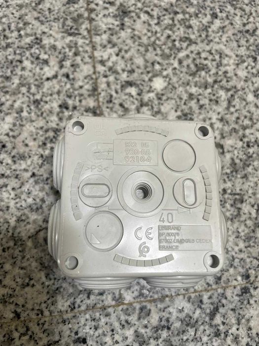 Разклонителна кутия/ Plexo, IP55 IK07, 65x65x40mm,7 вх. с тапи,Legrand