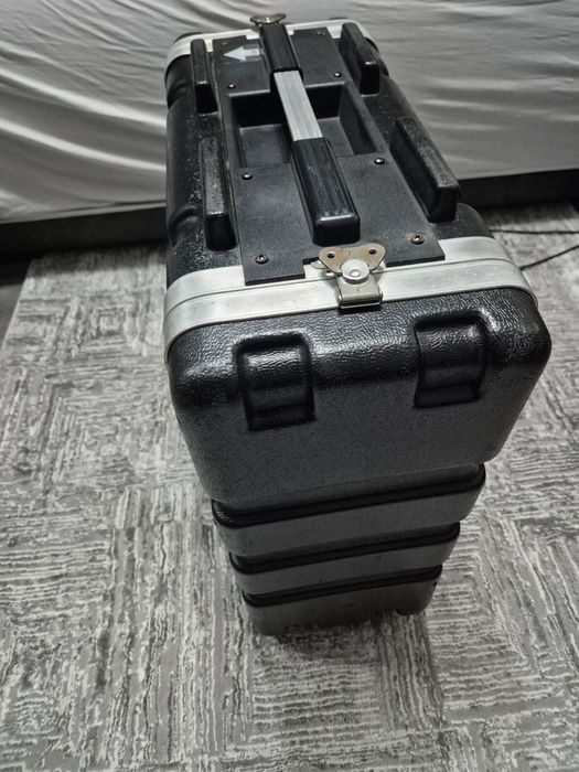 Case /rack aplificatoare 4u