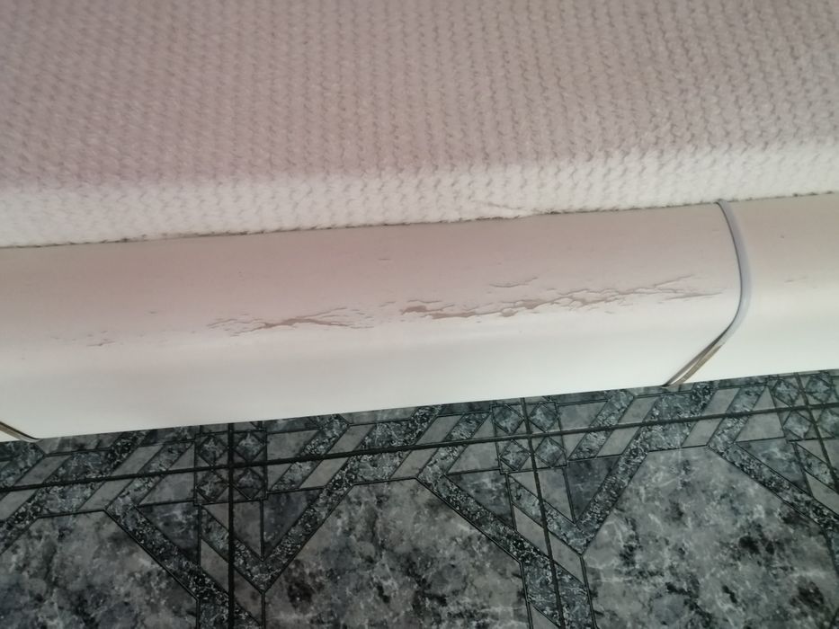 Бяла кожена приста