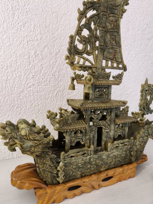 Продавам голям Китайски нефритен кораб антикварен