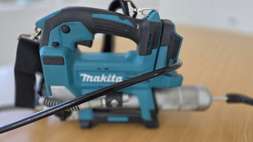 Masina de gresat utilaje Makita DGP 180