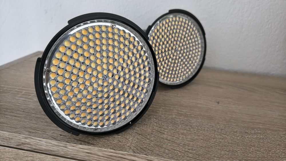 2 x Yongnuo YN216 Lampa video 2700-5500K cu 216 LED-uri