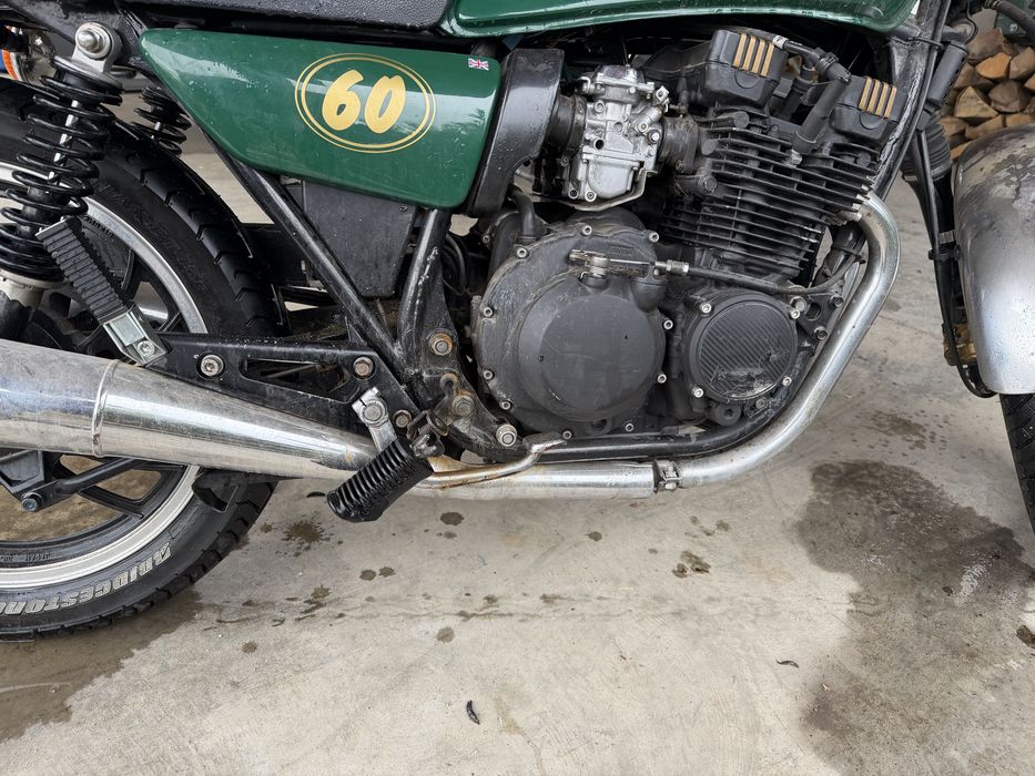 Yamaha xj550 cafe racer