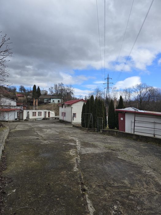 Pământ de vânzare + anexe