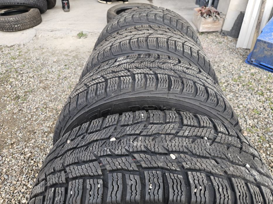 Cauciucuri genți ford transit iarna 215 65 15C anvelope