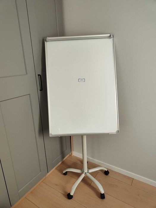 Флипчарт 70х100cm, магнитен, с рамена