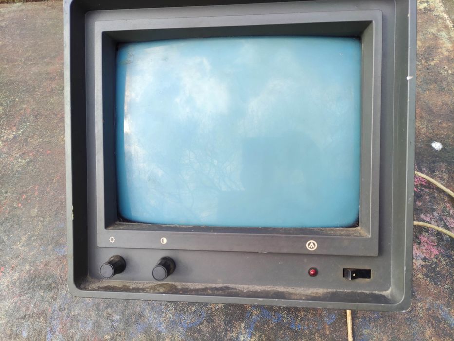 Продавам много стари компютри: IBM ,Commodore,Правец..