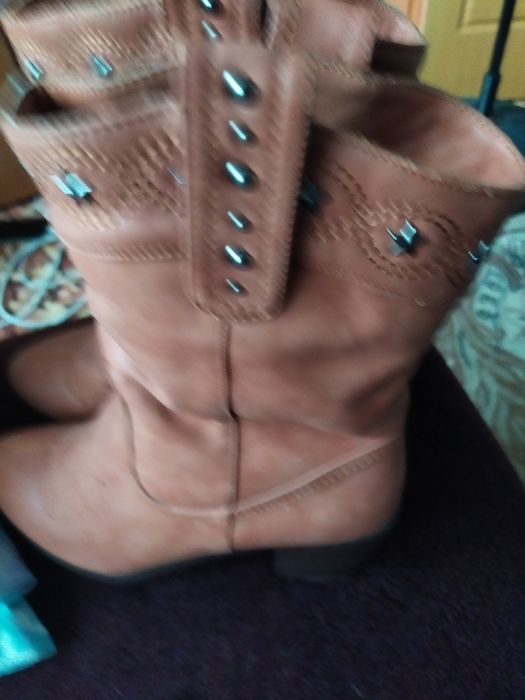 Продам женскую тёплую обувь.