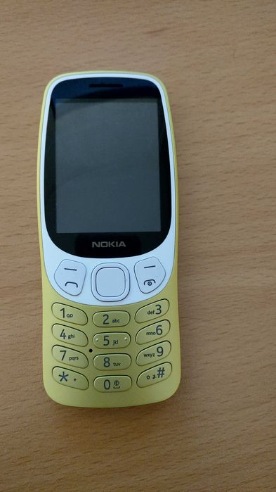 Продавам нов телефон Nokia 3210 (2024)