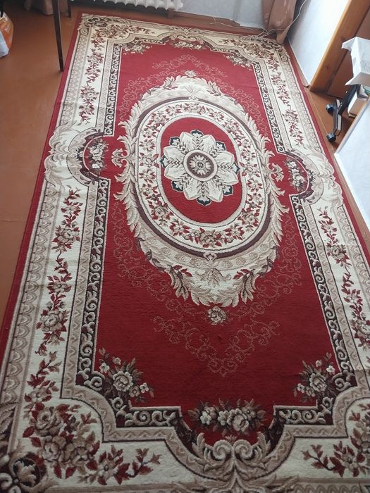 Продам ковер новыи.