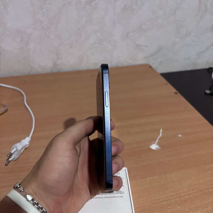 Продам iPhone 12