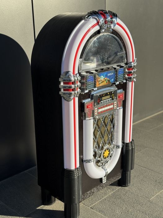 Vând Jukebok  cu CD USB MP3Player RADIO și BLUETOOTH