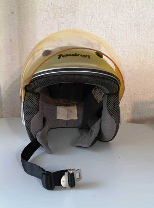 Мотоциклетный шлем М размер (каска)