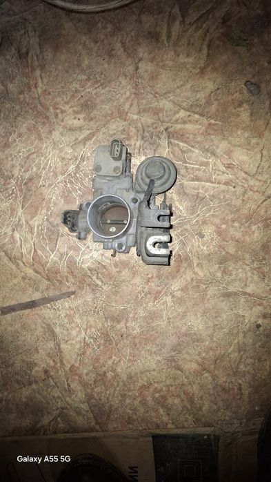 Продам дроссельную заслонку