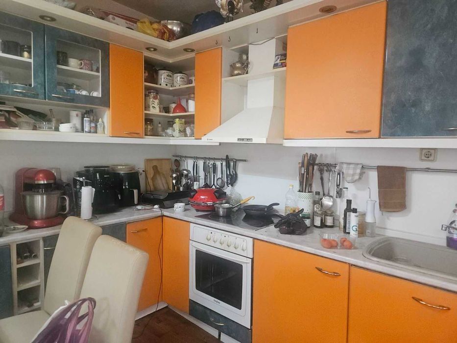 продавам кухня, долни и  горни шкафове