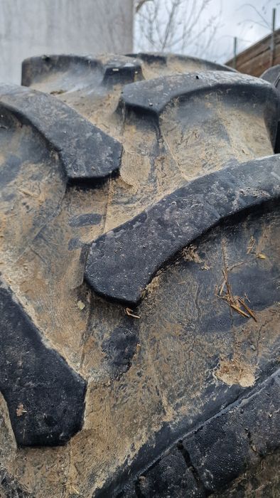 CAUCIUCURI tractor 480/70R28 marca Trelleborg