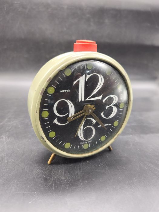 Будильники СССР в количестве