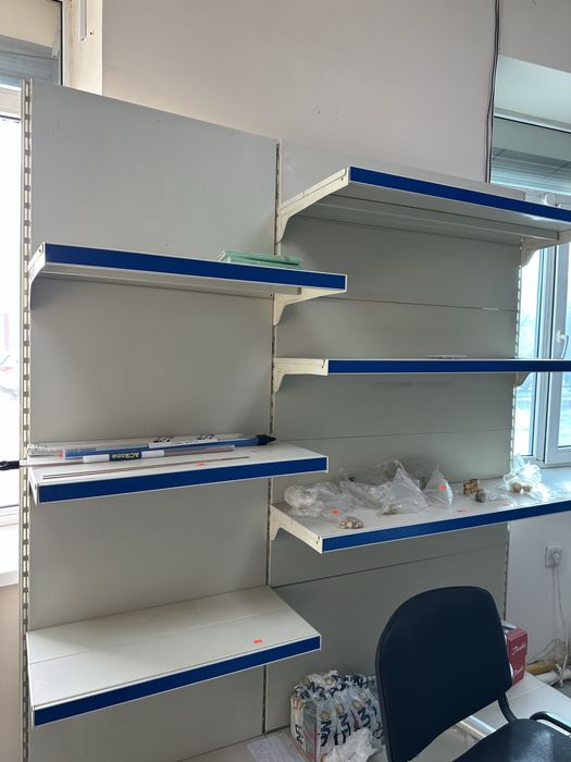 Витрины, стеллажи