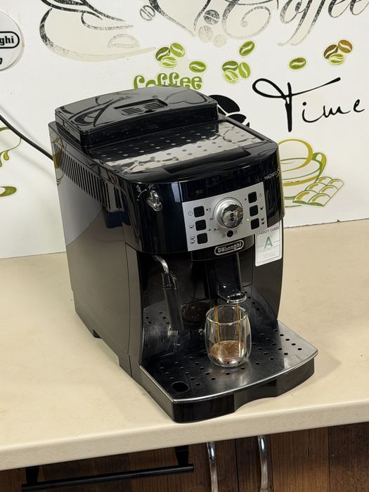 Кафемашина кафе автомат delonghi magnifica S с гаранция