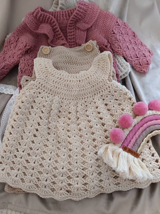 Бебешки дрешки, ръчно плетени