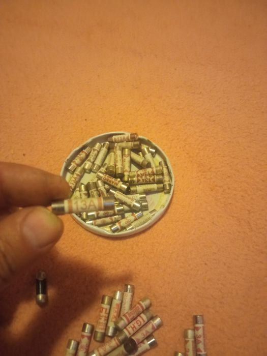 Vand sigurante fuzibile de 13 A,5 A,3 A,Siguranta protectie,am 76bucat