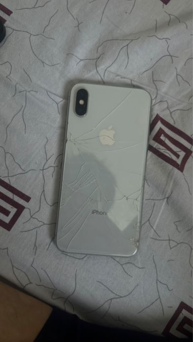 iPhone X        .