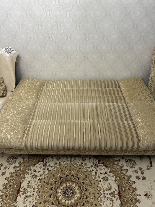 Продаю диван с креслами