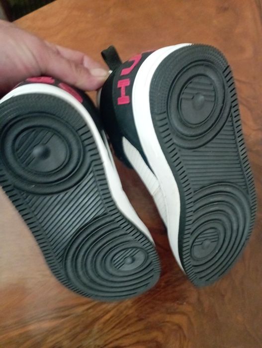 Детски маратонки HUGO
в бяло G00245
HUGO
-5% в приложението