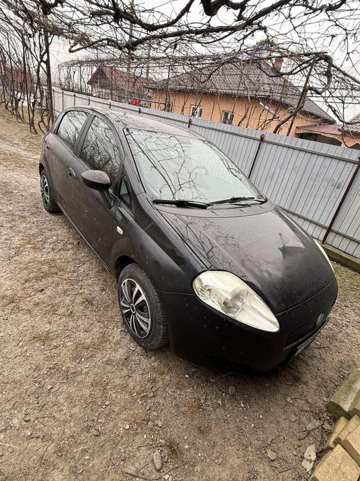 Vand fiat punto  2006 motor:1.3 motorină 60cp stare bună