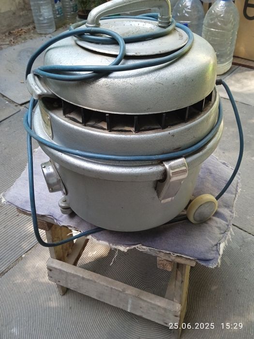 Пылесос б/у в отличном состоянии