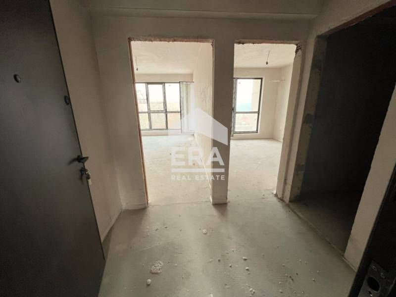 Продава се Двустаен апартамент в Варна, Бриз - 61 кв.м за 2541 €/кв.м - Снимка #2