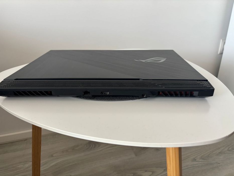 ASUS ROG Strix G731GT – i7-9750H / 8GB RAM / SSD 256GB + HDD 512GB / 17,3”